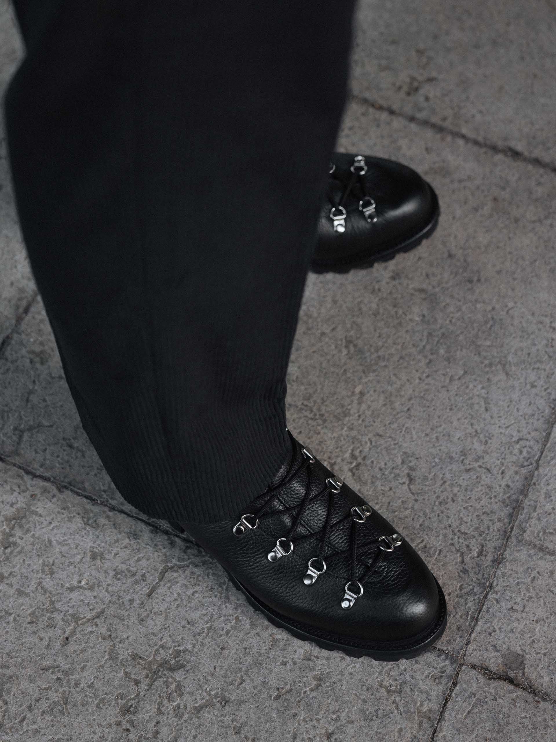 The Hiking Boot - Black Grain